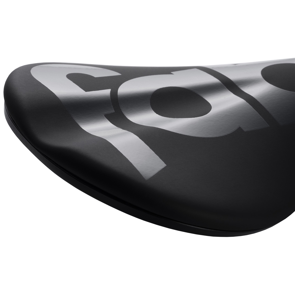 Scoop Race Flat Ti Saddle